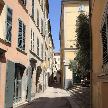 Apartment Loft 80m2 En Plein Coeur De La Vieille 3 Etoiles Toulon